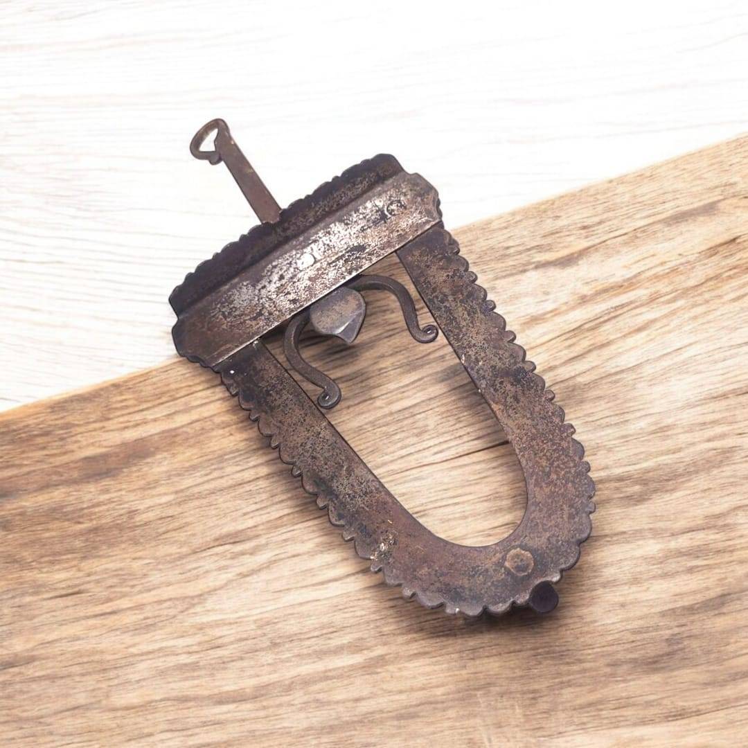 Descansa plancha antigua de hierro forjado - Cositas Antiguas – La Guadaña, Anticuarios Online en Jerez , vender antigüedades, muebles antiguos