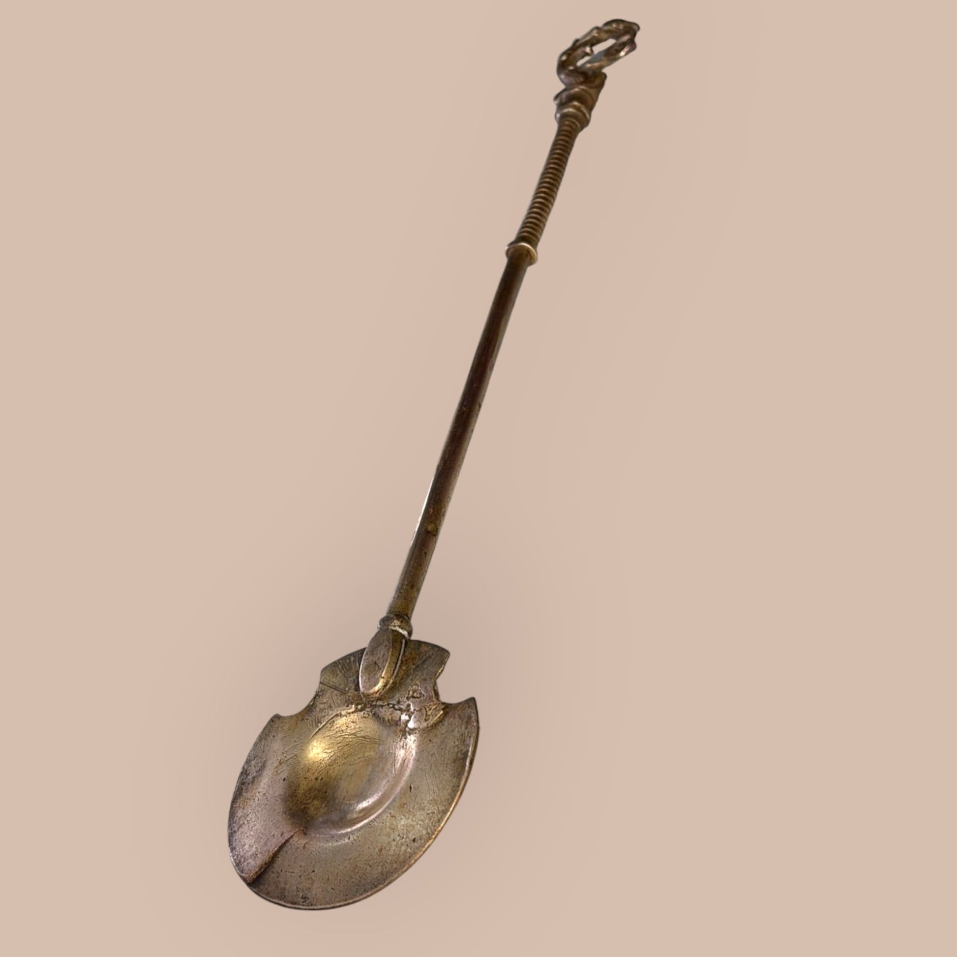 Badila de bronce antigua para brasero tradicional ANTIGUOS - Cositas Antiguas – La Guadaña, Anticuarios Online en Jerez , vender antigüedades, muebles antiguos