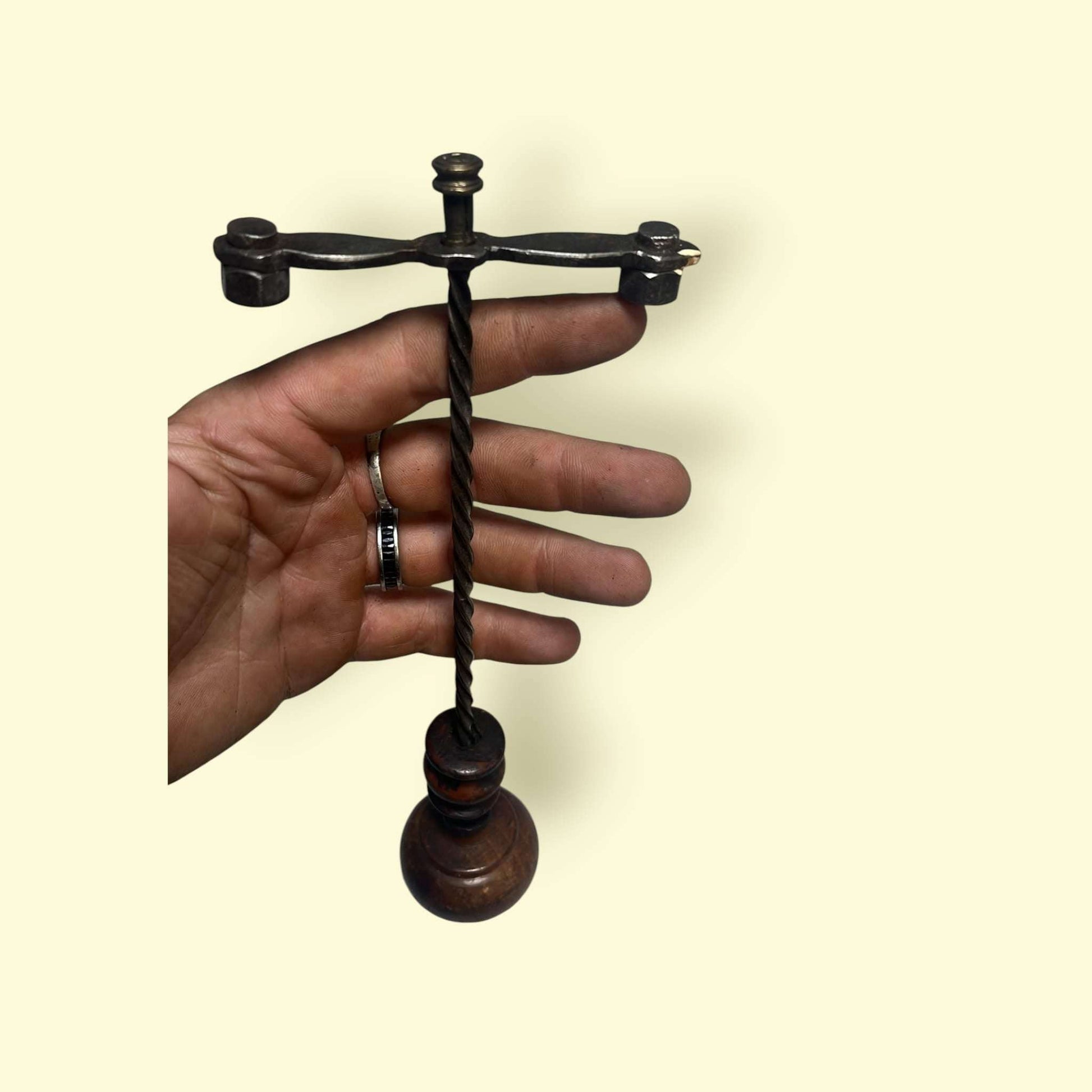Bailarina antigua birbiquí de hierro y madera único - Cositas Antiguas – La Guadaña, Anticuarios Online en Jerez , vender antigüedades, muebles antiguos
