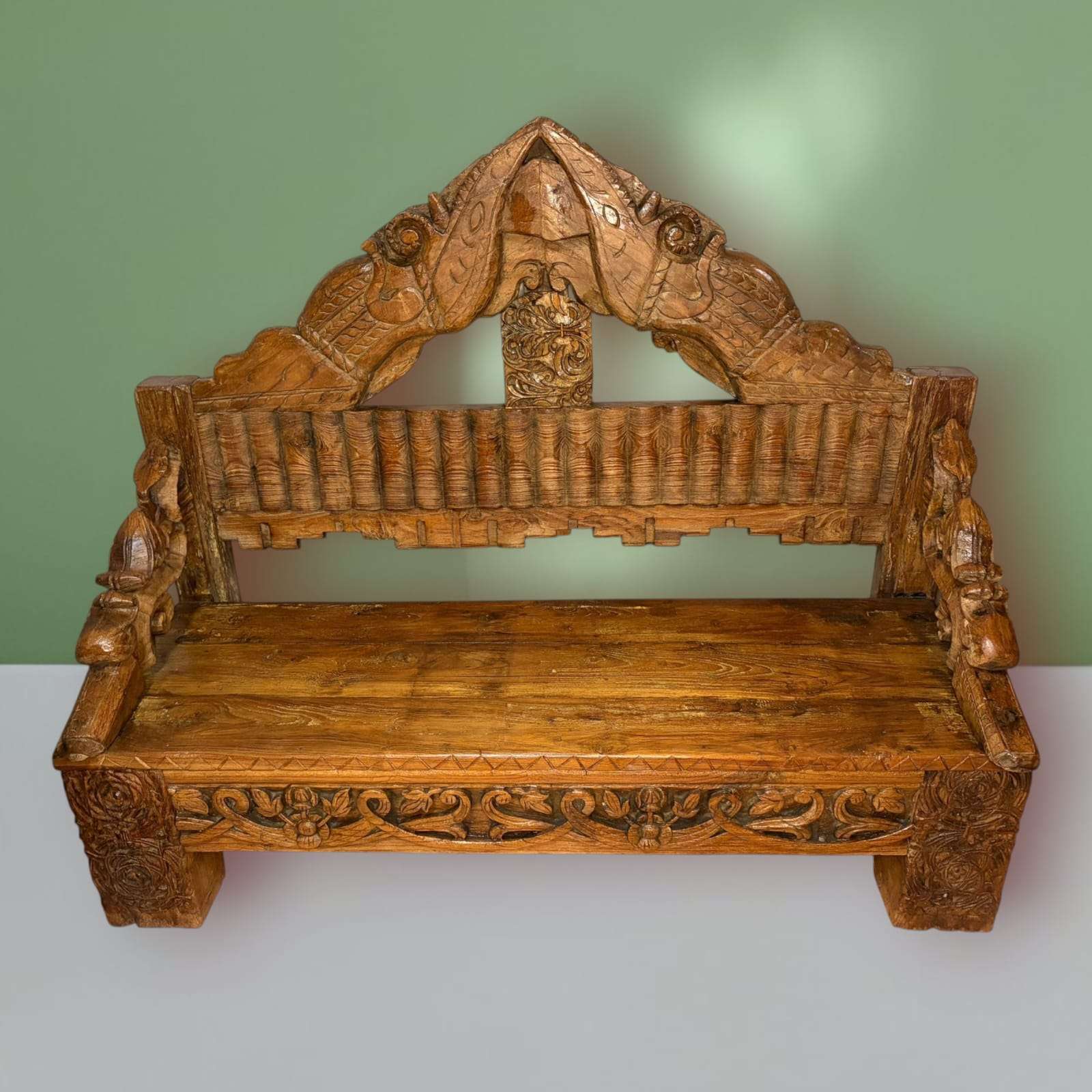 Banco de madera asiática tallada estilo balinés - Cositas Antiguas – La Guadaña, Anticuarios Online en Jerez , vender antigüedades, muebles antiguos