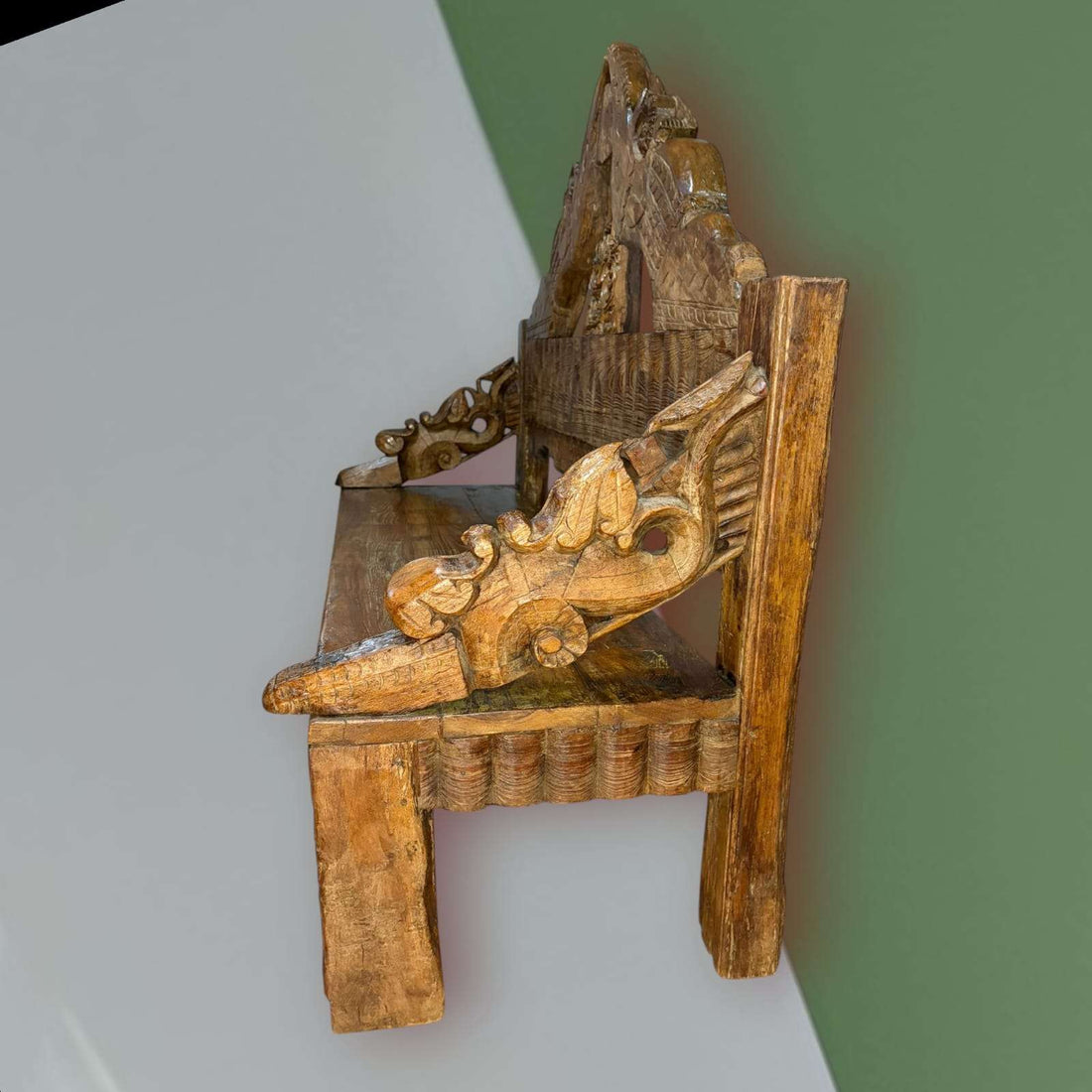 Banco de madera asiática tallada estilo balinés - Cositas Antiguas – La Guadaña, Anticuarios Online en Jerez , vender antigüedades, muebles antiguos