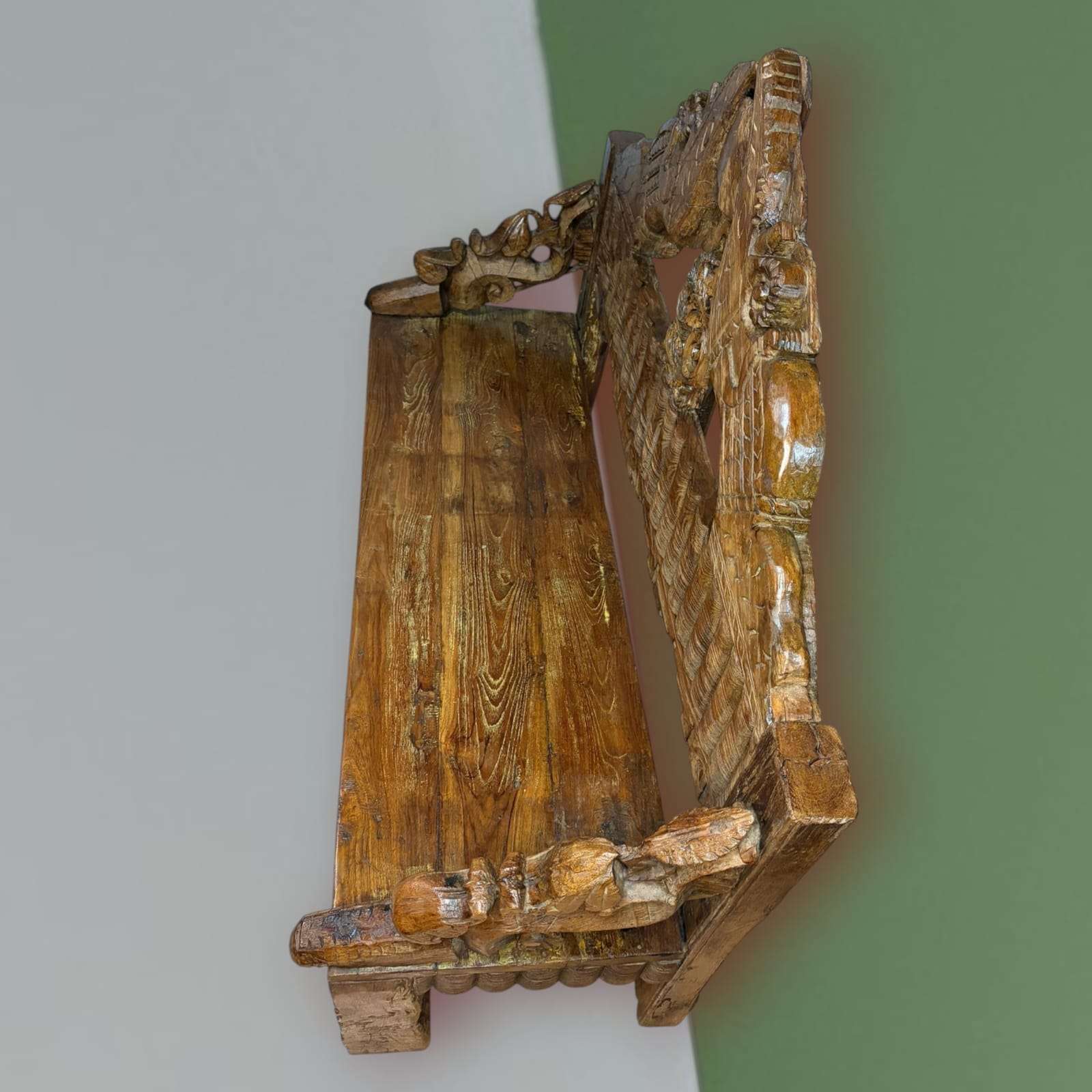 Banco de madera asiática tallada estilo balinés - Cositas Antiguas – La Guadaña, Anticuarios Online en Jerez , vender antigüedades, muebles antiguos