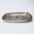 Bandeja de metal plateada grabada, elegante y artesanal - Cositas Antiguas – La Guadaña, Anticuarios Online en Jerez , vender antigüedades, muebles antiguos