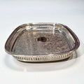 Bandeja de metal plateada grabada, elegante y artesanal - Cositas Antiguas – La Guadaña, Anticuarios Online en Jerez , vender antigüedades, muebles antiguos