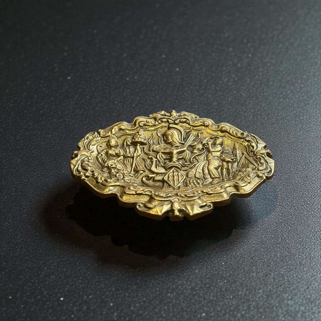 Bandeja de bronce decorativa antigua con relieves artísticos - Cositas Antiguas – La Guadaña, Anticuarios Online en Jerez , vender antigüedades, muebles antiguos