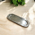 Bandeja de metal plateado alargada – Elegancia - Cositas Antiguas – La Guadaña, Anticuarios Online en Jerez , vender antigüedades, muebles antiguos