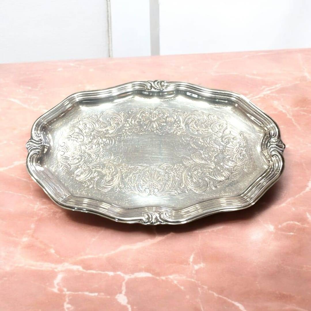 Bandeja de metal plateado con grabados elegantes vintage - Cositas Antiguas – La Guadaña, Anticuarios Online en Jerez , vender antigüedades, muebles antiguos