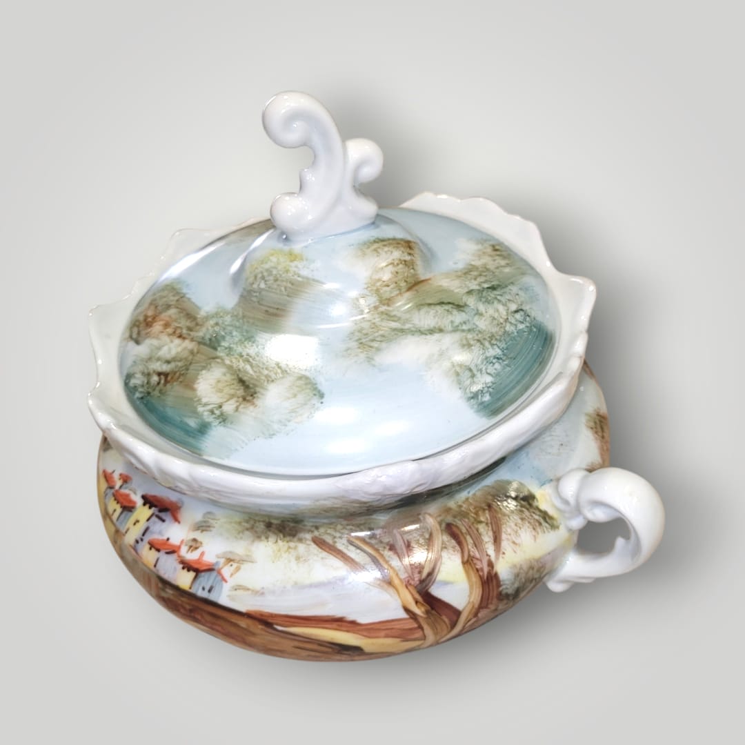 Bombonera de porcelana pintada a mano, edición limitada - Cositas Antiguas – La Guadaña, Anticuarios Online en Jerez , vender antigüedades, muebles antiguos