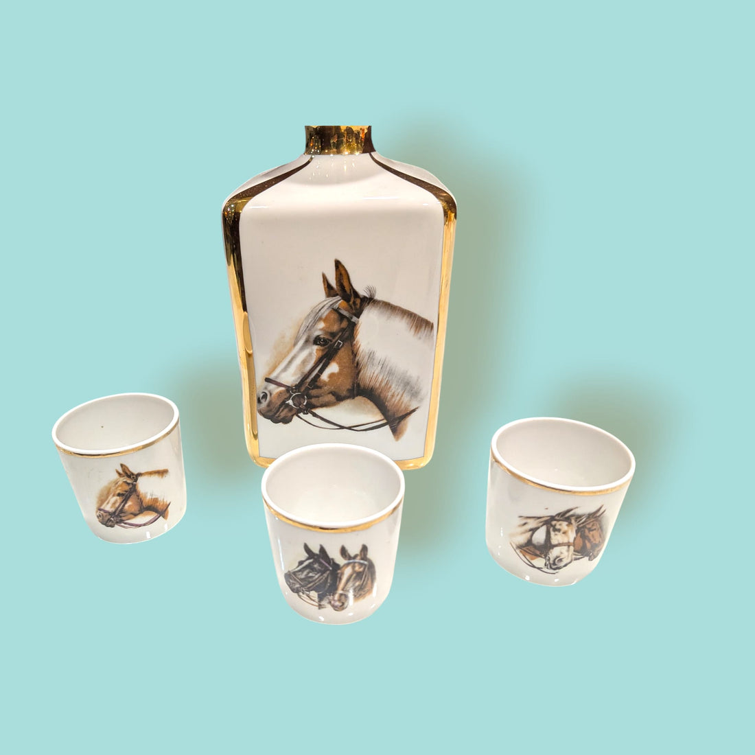 Licorera y vasos vintage de porcelana | Motivos ecuestres - Cositas Antiguas – La Guadaña, Anticuarios Online en Jerez , vender antigüedades, muebles antiguos