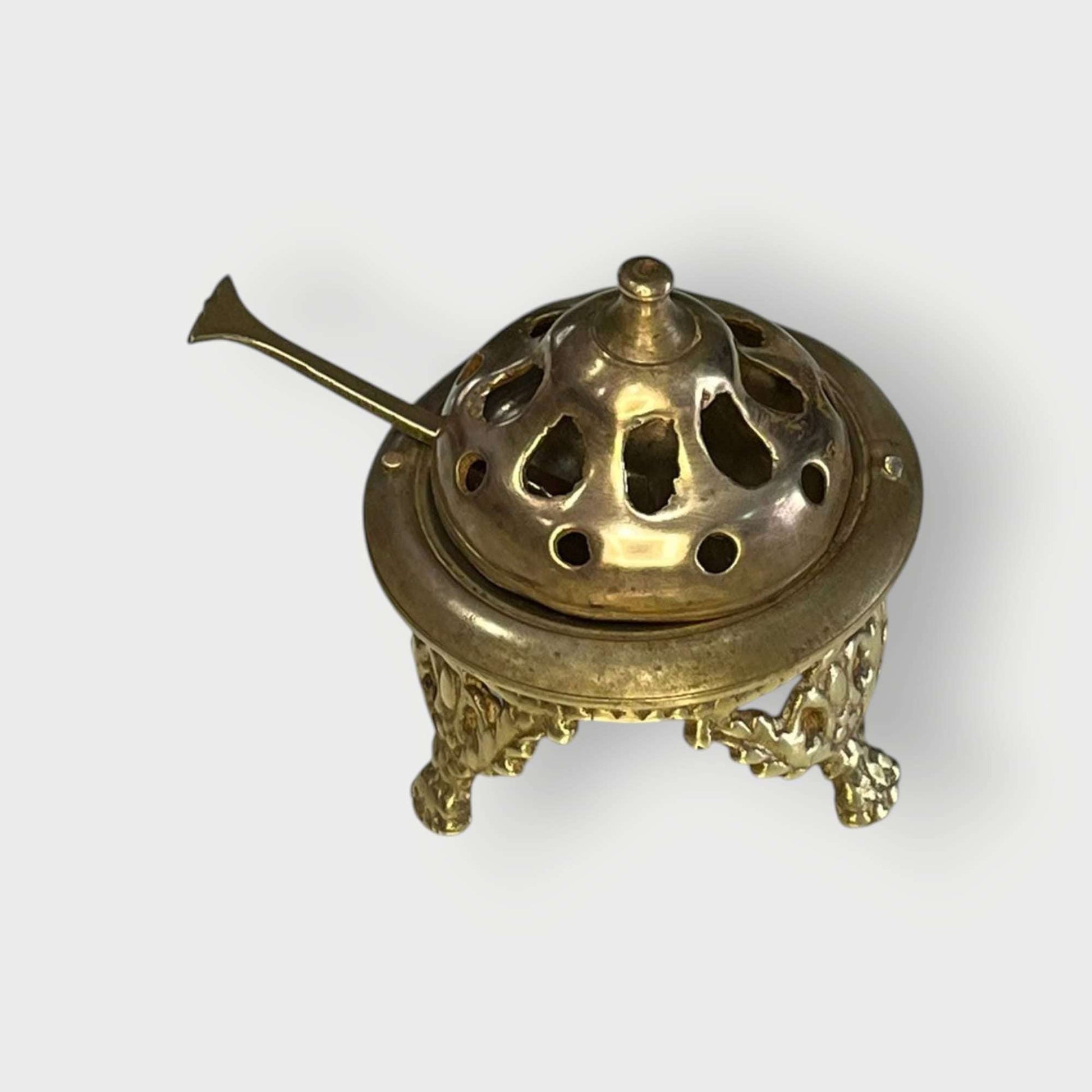 Brasero de metal dorado con badilla – arte clásico - Cositas Antiguas – La Guadaña, Anticuarios Online en Jerez , vender antigüedades, muebles antiguos