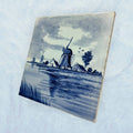 Azulejo holandés pintado a mano estilo Delft Blue, pieza - Cositas Antiguas – La Guadaña, Anticuarios Online en Jerez , vender antigüedades, muebles antiguos
