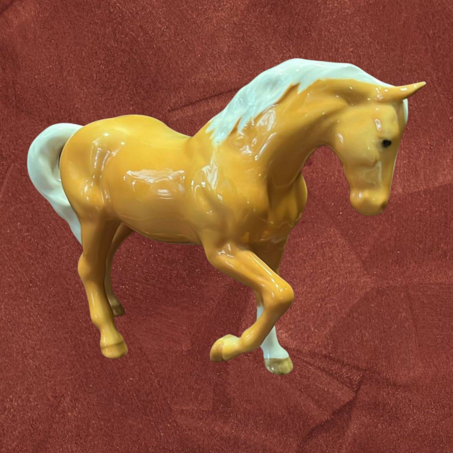 Caballo de porcelana Beswick amarillo - Colección exclusiva - Cositas Antiguas – La Guadaña, Anticuarios Online en Jerez , vender antigüedades, muebles antiguos