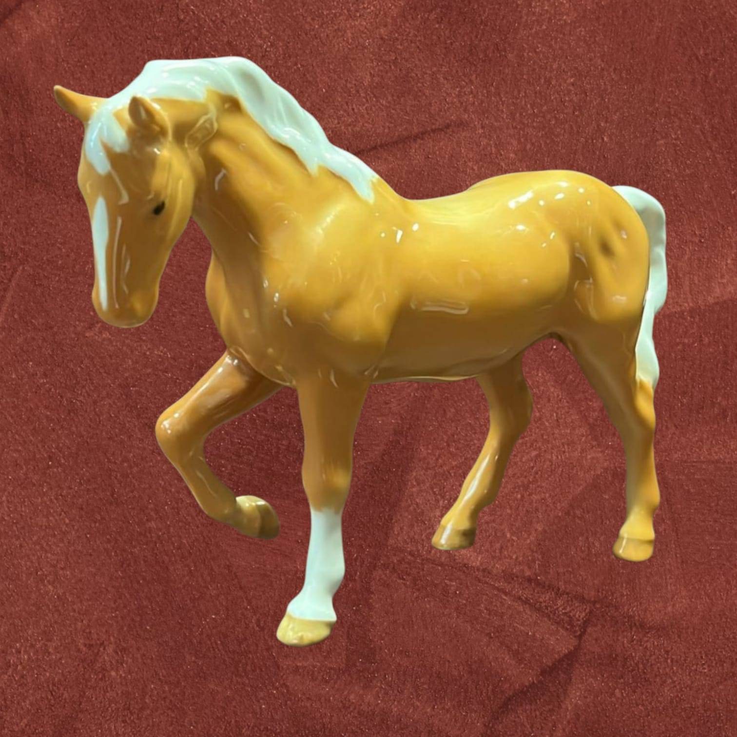 Caballo de porcelana Beswick amarillo - Colección exclusiva - Cositas Antiguas – La Guadaña, Anticuarios Online en Jerez , vender antigüedades, muebles antiguos