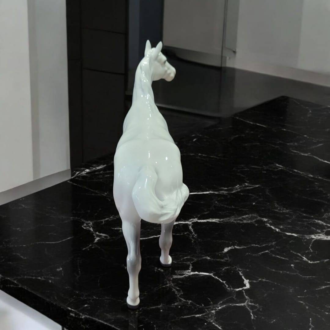 Caballo de porcelana Beswick | Elegancia ecuestre clásica - Cositas Antiguas – La Guadaña, Anticuarios Online en Jerez , vender antigüedades, muebles antiguos