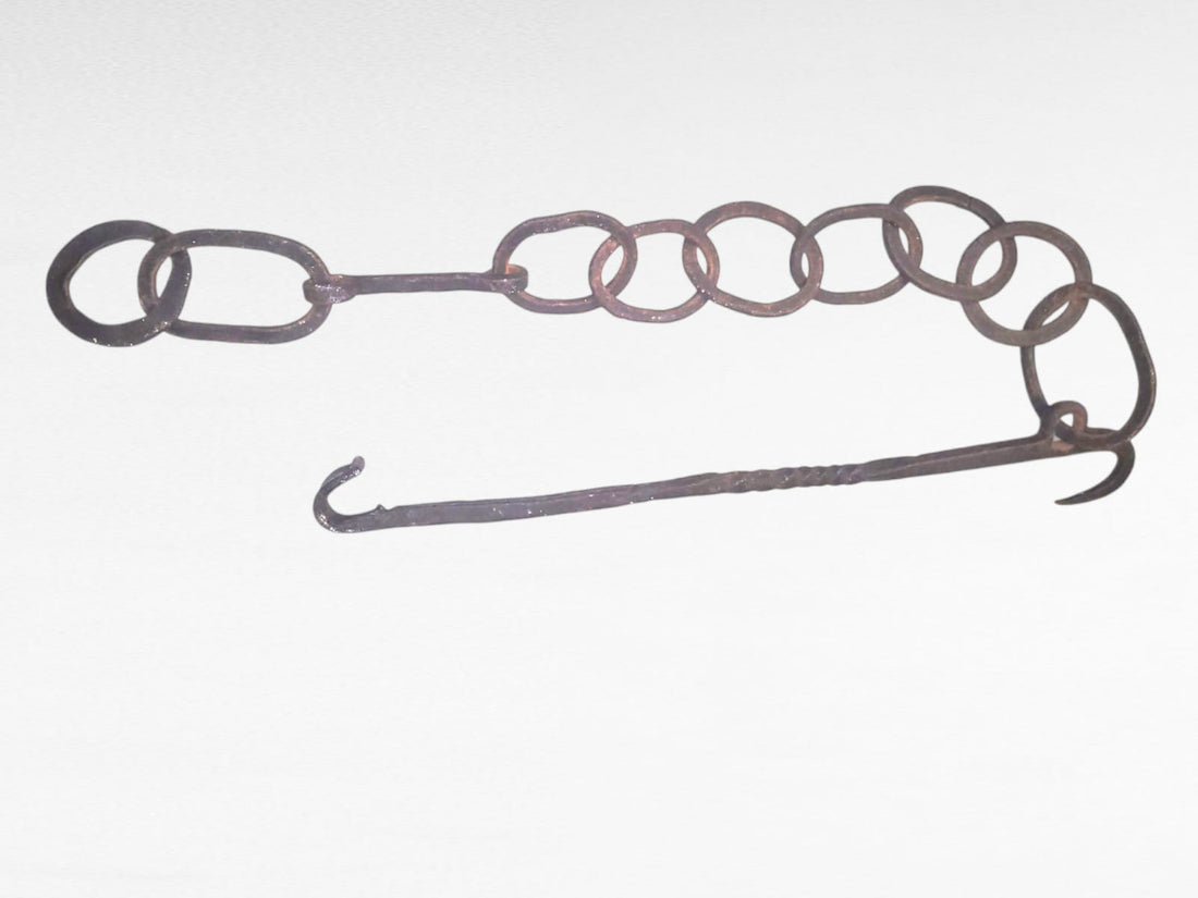 Cadena de hierro forjado de 125 cm para colgar calderos - Cositas Antiguas – La Guadaña, Anticuarios Online en Jerez , vender antigüedades, muebles antiguos