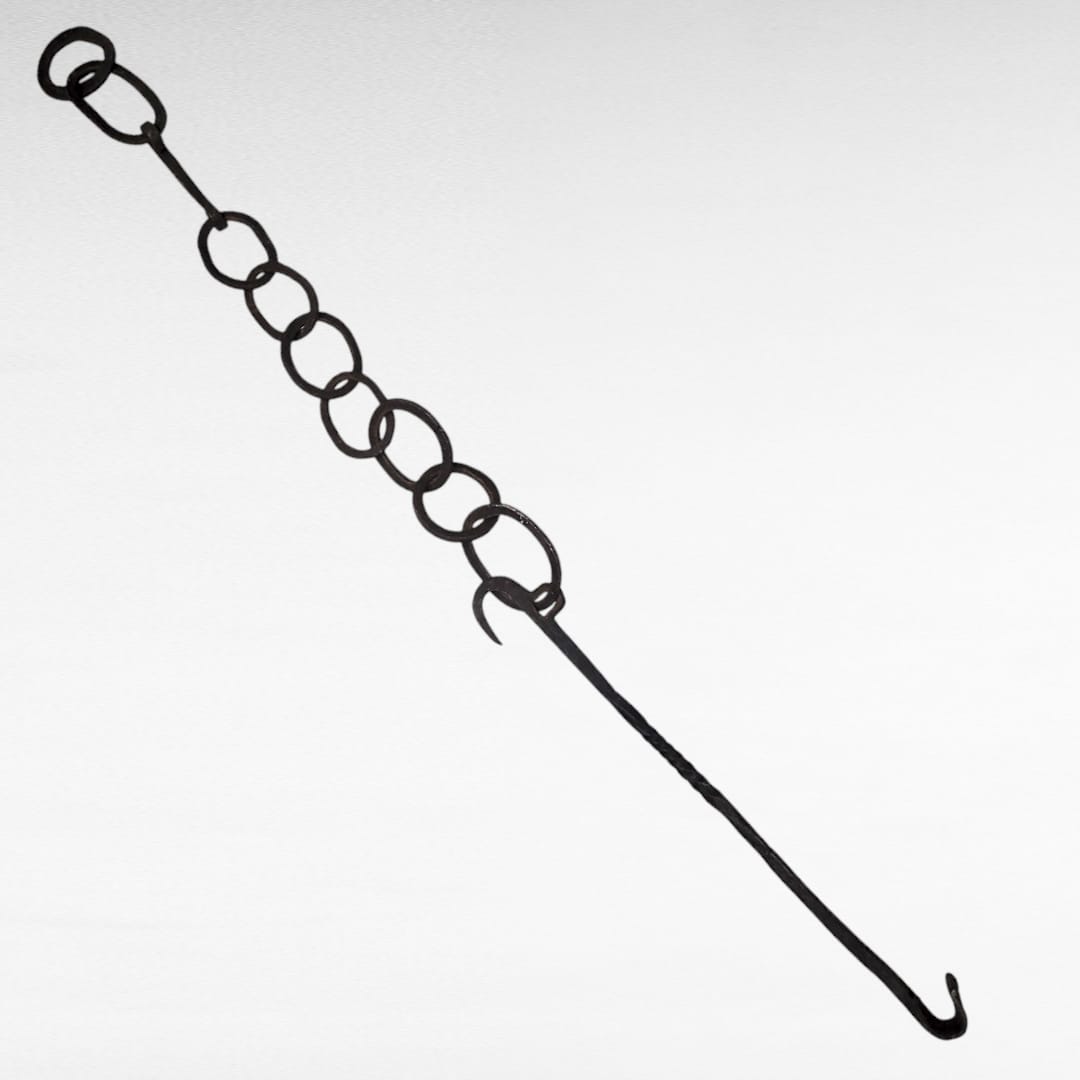Cadena de hierro forjado de 125 cm para colgar calderos - Cositas Antiguas – La Guadaña, Anticuarios Online en Jerez , vender antigüedades, muebles antiguos