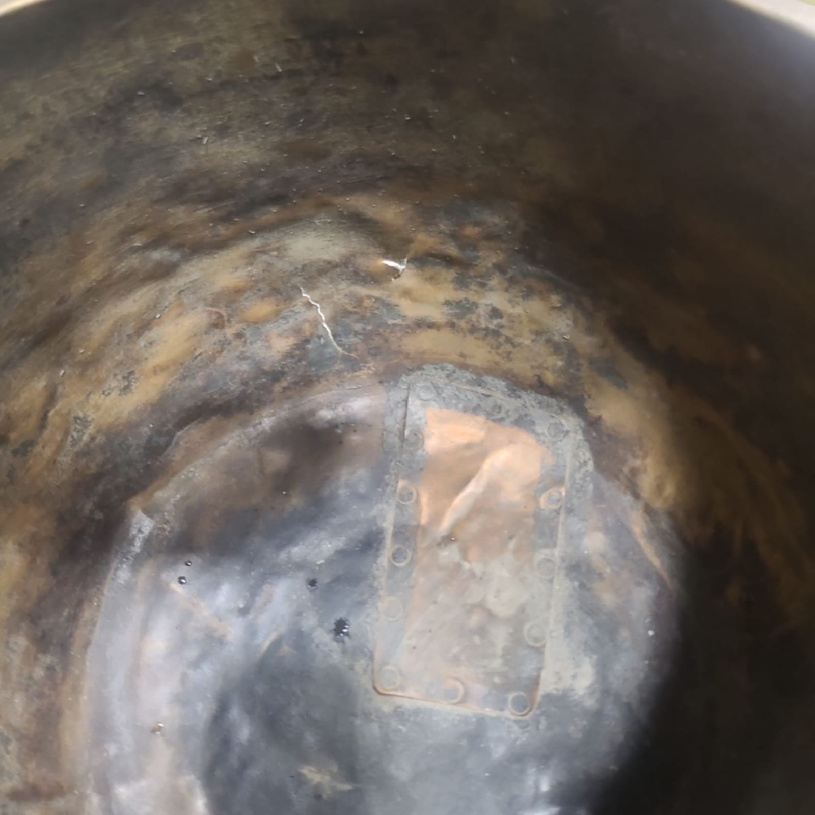 Caldero de metal antiguo con asa de hierro para colgar - Cositas Antiguas – La Guadaña, Anticuarios Online en Jerez , vender antigüedades, muebles antiguos