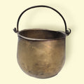 Caldero de metal antiguo con asa de hierro para colgar - Cositas Antiguas – La Guadaña, Anticuarios Online en Jerez , vender antigüedades, muebles antiguos