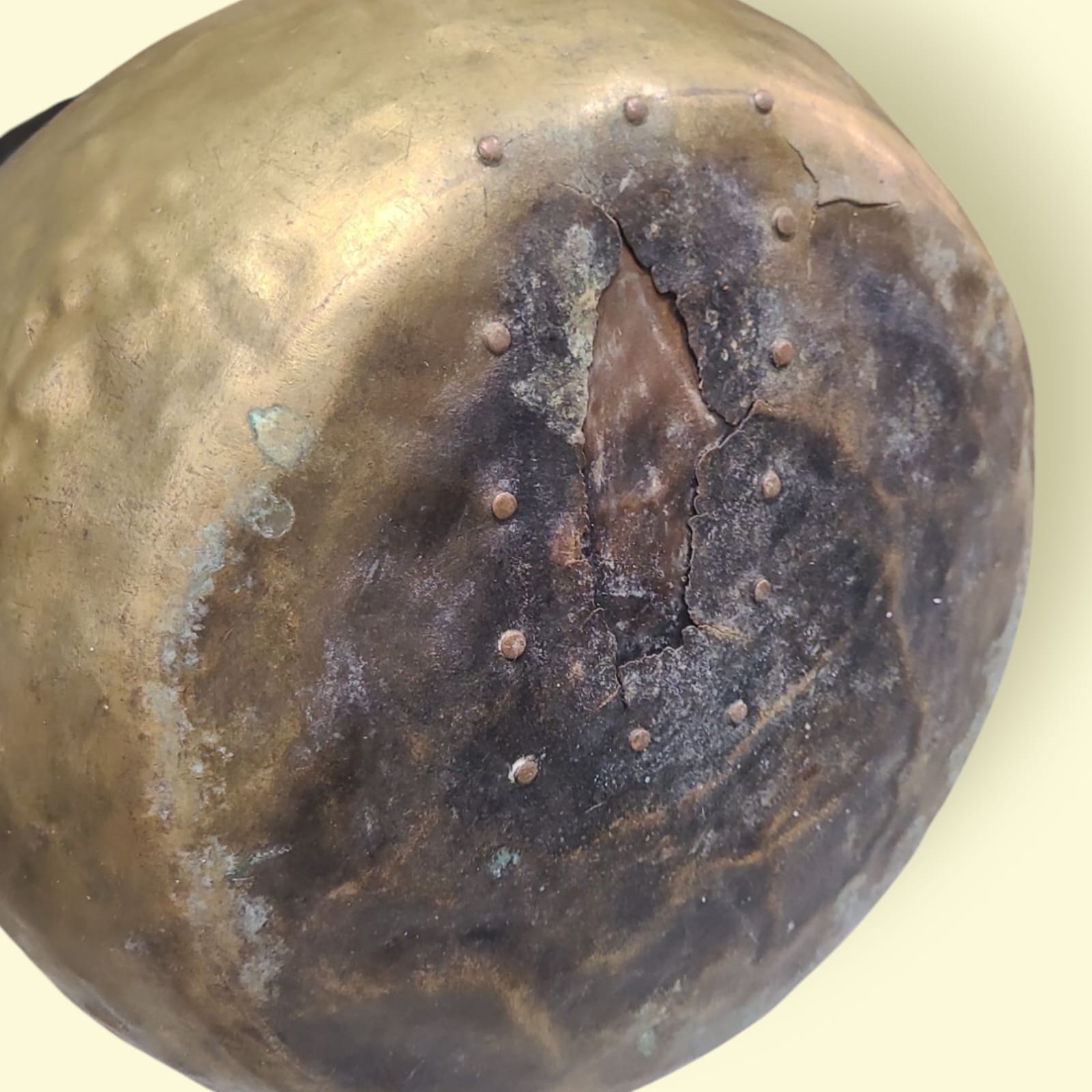 Caldero de metal antiguo con asa de hierro para colgar - Cositas Antiguas – La Guadaña, Anticuarios Online en Jerez , vender antigüedades, muebles antiguos