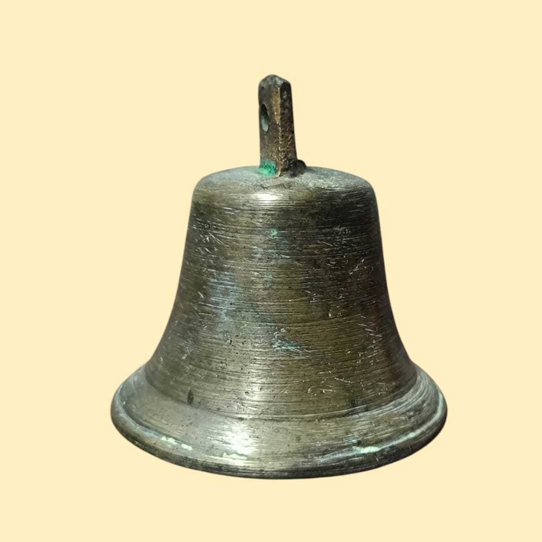 Campana de metal vintage – Elegancia clásica para tu hogar - Cositas Antiguas – La Guadaña, Anticuarios Online en Jerez , vender antigüedades, muebles antiguos