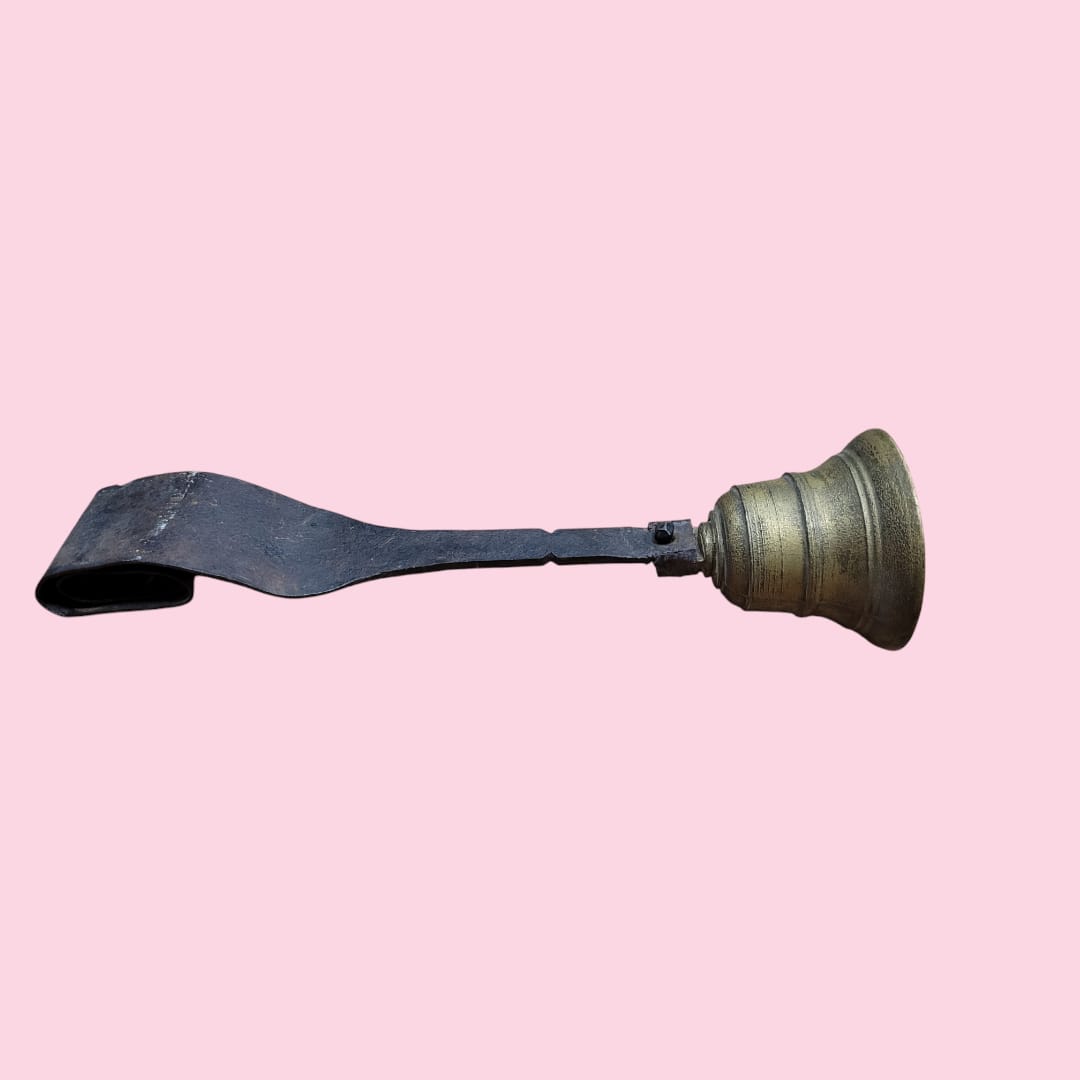 Campanilla vintage de bronce con soporte de hierro forjado - Cositas Antiguas – La Guadaña, Anticuarios Online en Jerez , vender antigüedades, muebles antiguos