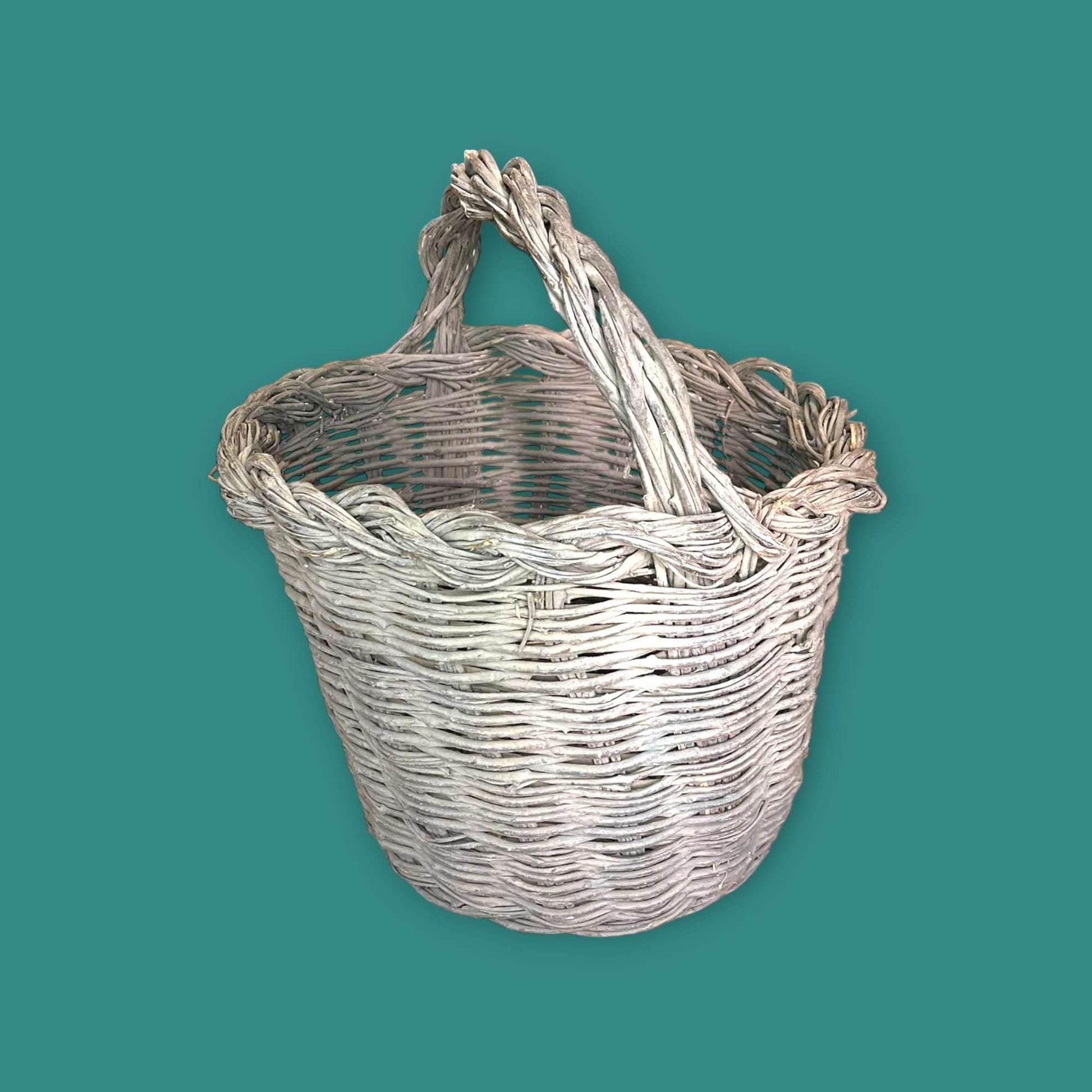 Canasta de mimbre antigua hecha con baritas de olivo - Cositas Antiguas – La Guadaña, Anticuarios Online en Jerez , vender antigüedades, muebles antiguos