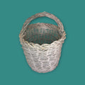 Canasta de mimbre antigua hecha con baritas de olivo - Cositas Antiguas – La Guadaña, Anticuarios Online en Jerez , vender antigüedades, muebles antiguos