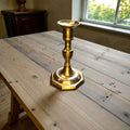 Candelabro de metal dorado clásico para vela tradicional - Cositas Antiguas – La Guadaña, Anticuarios Online en Jerez , vender antigüedades, muebles antiguos