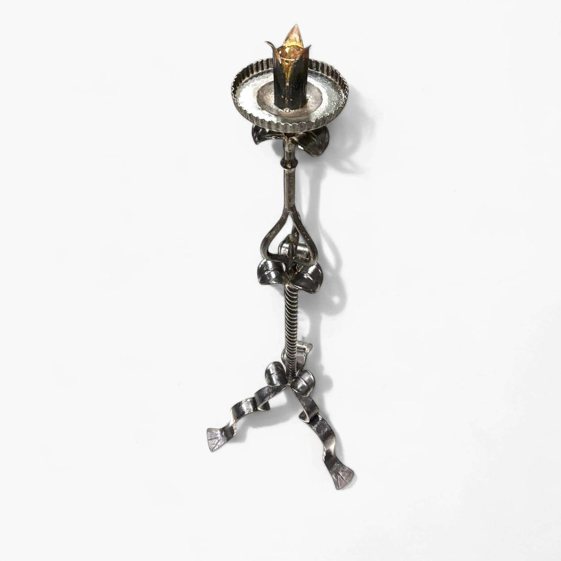 Candelabro de pie antiguo de forja artesanal único - Cositas Antiguas – La Guadaña, Anticuarios Online en Jerez , vender antigüedades, muebles antiguos