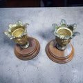 Candeleros de bronce con base de madera tallada antigua - Cositas Antiguas – La Guadaña, Anticuarios Online en Jerez , vender antigüedades, muebles antiguos
