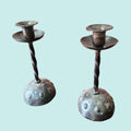 Candeleros de forja antigua con diseño martillado - Cositas Antiguas – La Guadaña, Anticuarios Online en Jerez , vender antigüedades, muebles antiguos