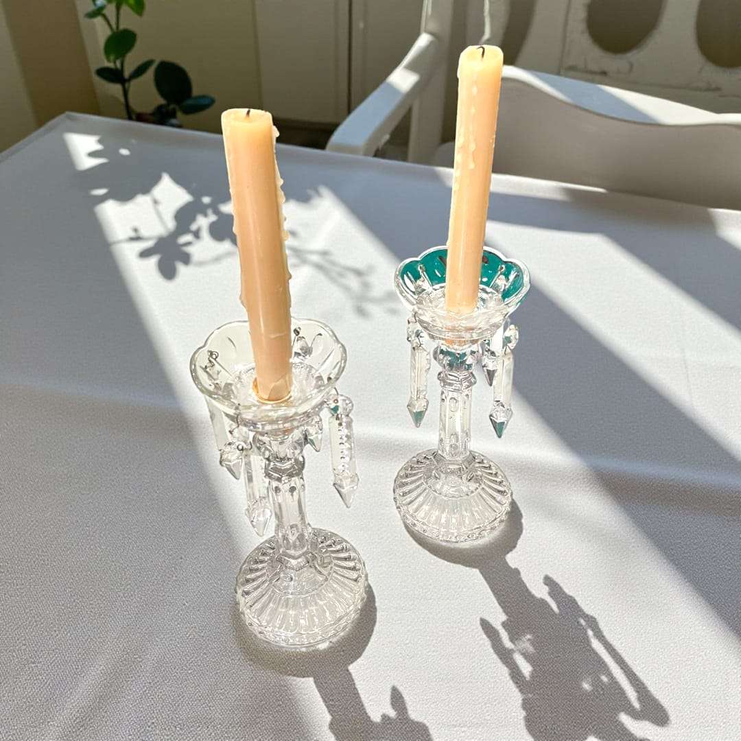 Candeleros de cristal antiguos | Elegancia y tradición - Cositas Antiguas – La Guadaña, Anticuarios Online en Jerez , vender antigüedades, muebles antiguos