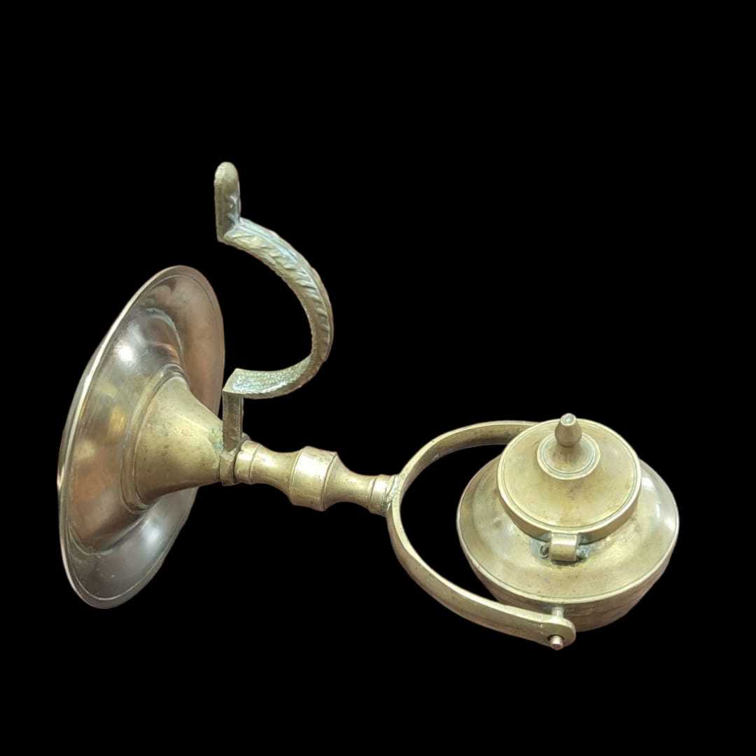 Candil de metal antiguo con diseño clásico funcional - Cositas Antiguas – La Guadaña, Anticuarios Online en Jerez , vender antigüedades, muebles antiguos