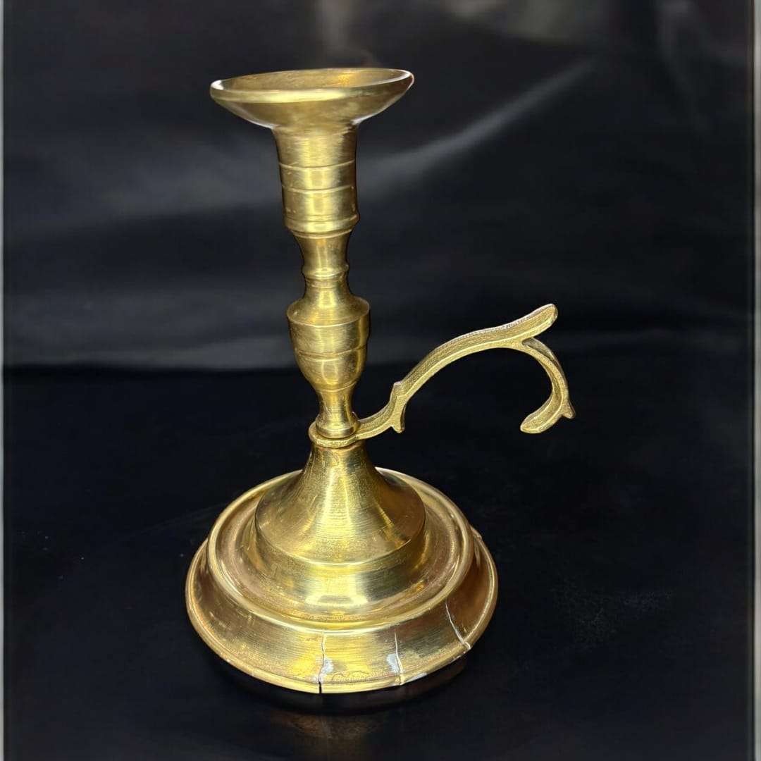 Palmatoria antigua de metal dorado con alma histórica - Cositas Antiguas – La Guadaña, Anticuarios Online en Jerez , vender antigüedades, muebles antiguos