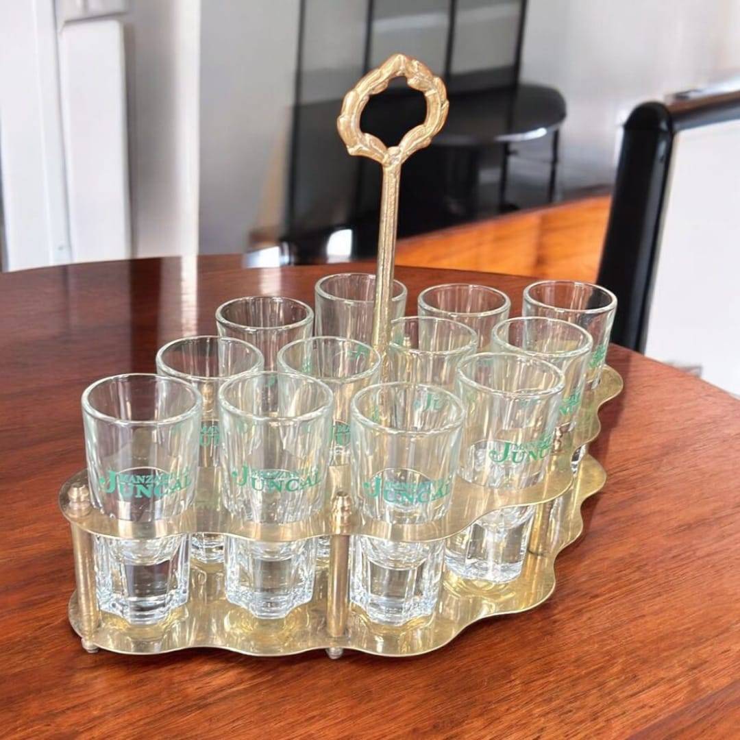 Cañero vintage de metal dorado con 12 vasos de cristal - Cositas Antiguas – La Guadaña, Anticuarios Online en Jerez , vender antigüedades, muebles antiguos