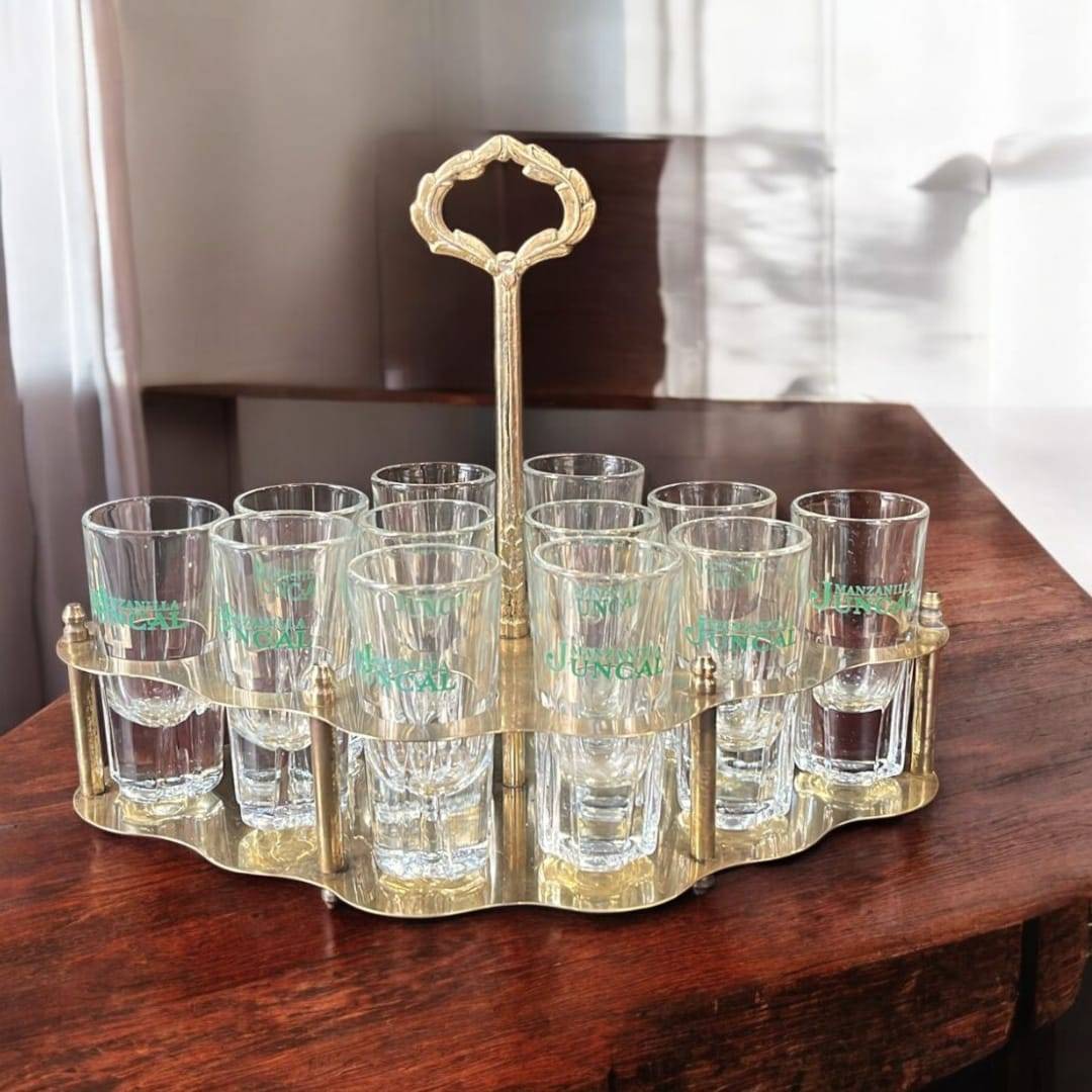 Cañero vintage de metal dorado con 12 vasos de cristal - Cositas Antiguas – La Guadaña, Anticuarios Online en Jerez , vender antigüedades, muebles antiguos