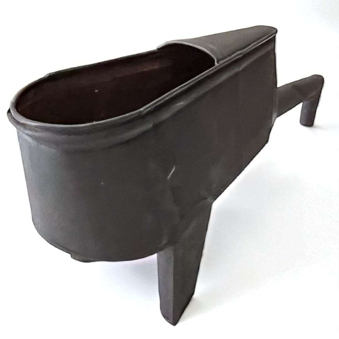 Canoa de trasiego de vino – Tradición enológica en metal - Cositas Antiguas – La Guadaña, Anticuarios Online en Jerez , vender antigüedades, muebles antiguos