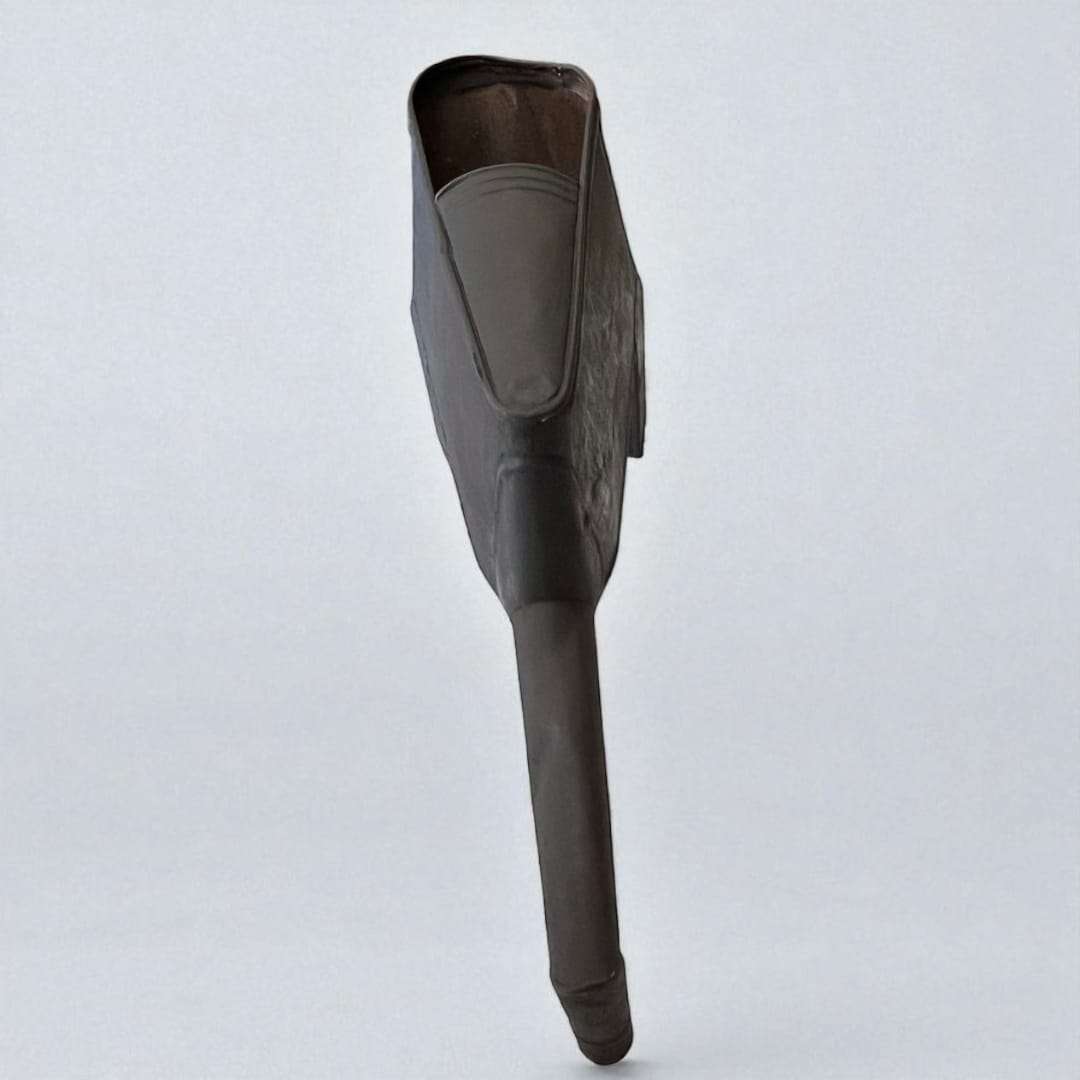 Canoa de trasiego de vino – Tradición enológica en metal - Cositas Antiguas – La Guadaña, Anticuarios Online en Jerez , vender antigüedades, muebles antiguos