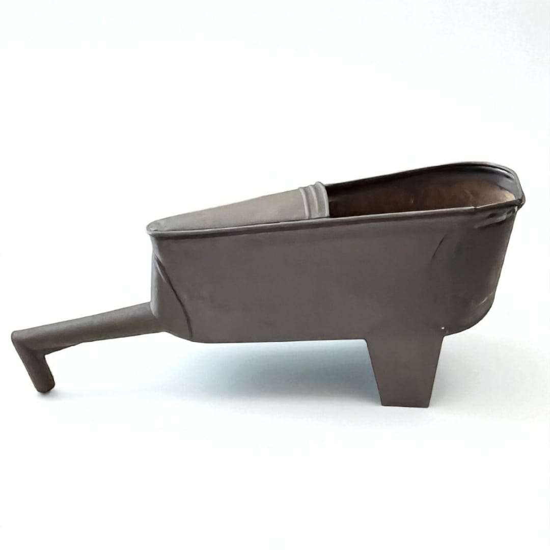 Canoa de trasiego de vino – Tradición enológica en metal - Cositas Antiguas – La Guadaña, Anticuarios Online en Jerez , vender antigüedades, muebles antiguos