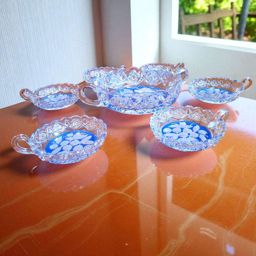 Juego de compoteras de cristal azul con motivo floral - Cositas Antiguas – La Guadaña, Anticuarios Online en Jerez , vender antigüedades, muebles antiguos