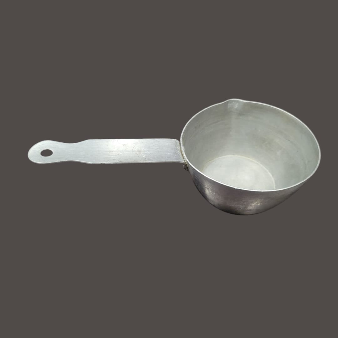 Cazo de aluminio con mango ergonómico - Cositas Antiguas – La Guadaña, Anticuarios Online en Jerez , vender antigüedades, muebles antiguos