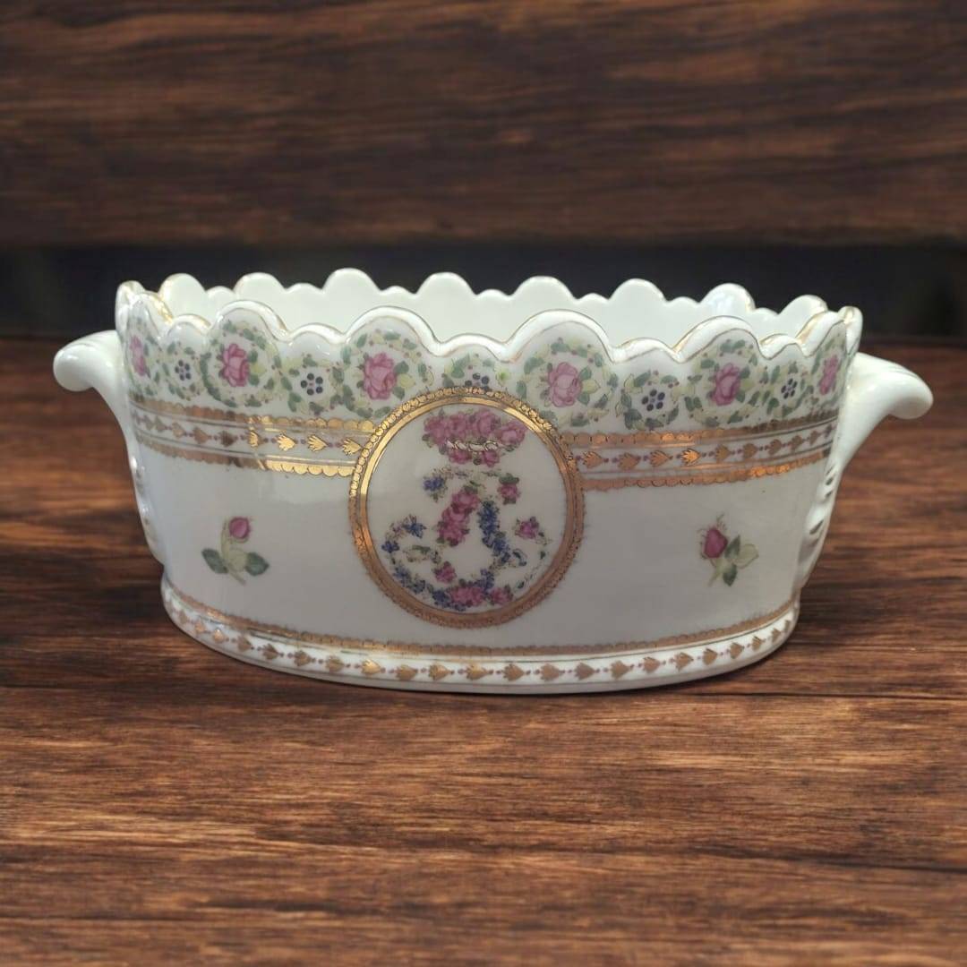 Centro de mesa de porcelana pintado a mano y firmado - Cositas Antiguas – La Guadaña, Anticuarios Online en Jerez , vender antigüedades, muebles antiguos