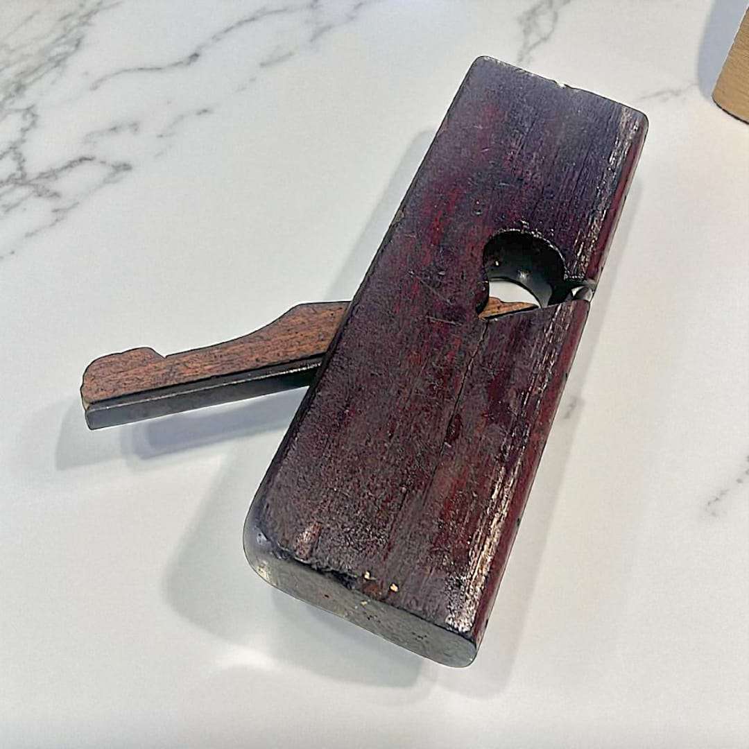 Guillame antiguo o cepillo de moldura de madera e hierro - Cositas Antiguas – La Guadaña, Anticuarios Online en Jerez , vender antigüedades, muebles antiguos