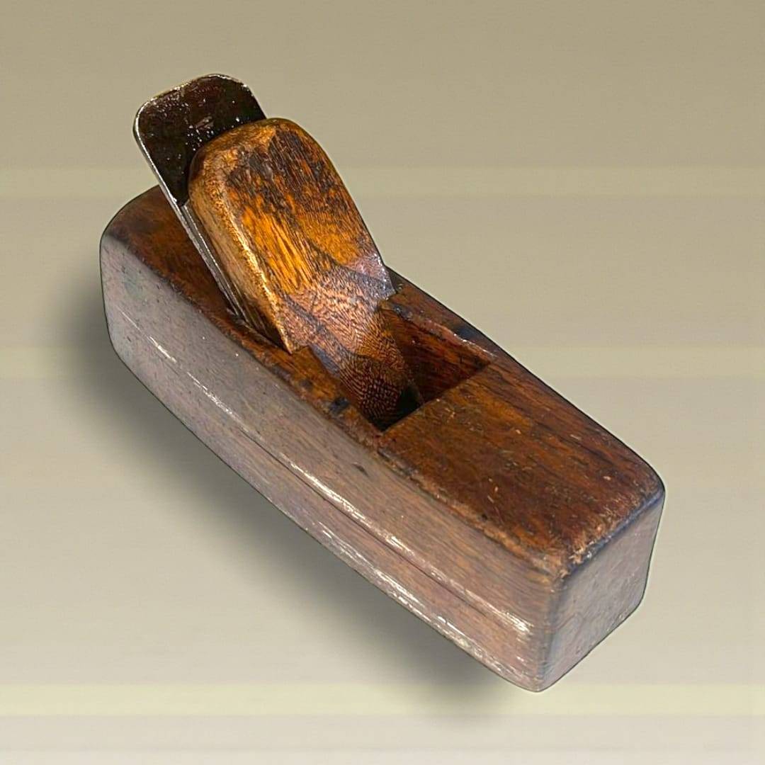 Cepillo de carpintero antiguo – Tradición y artesana - Cositas Antiguas – La Guadaña, Anticuarios Online en Jerez , vender antigüedades, muebles antiguos