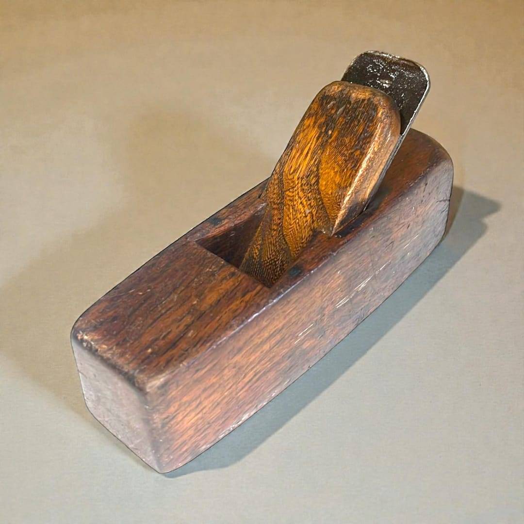 Cepillo de carpintero antiguo – Tradición y artesana - Cositas Antiguas – La Guadaña, Anticuarios Online en Jerez , vender antigüedades, muebles antiguos