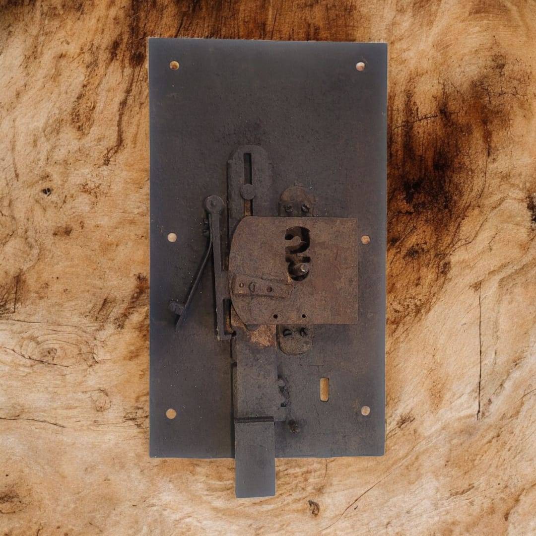 Cerradura antigua de forja sin llave Nº5 pieza única - Cositas Antiguas – La Guadaña, Anticuarios Online en Jerez , vender antigüedades, muebles antiguos