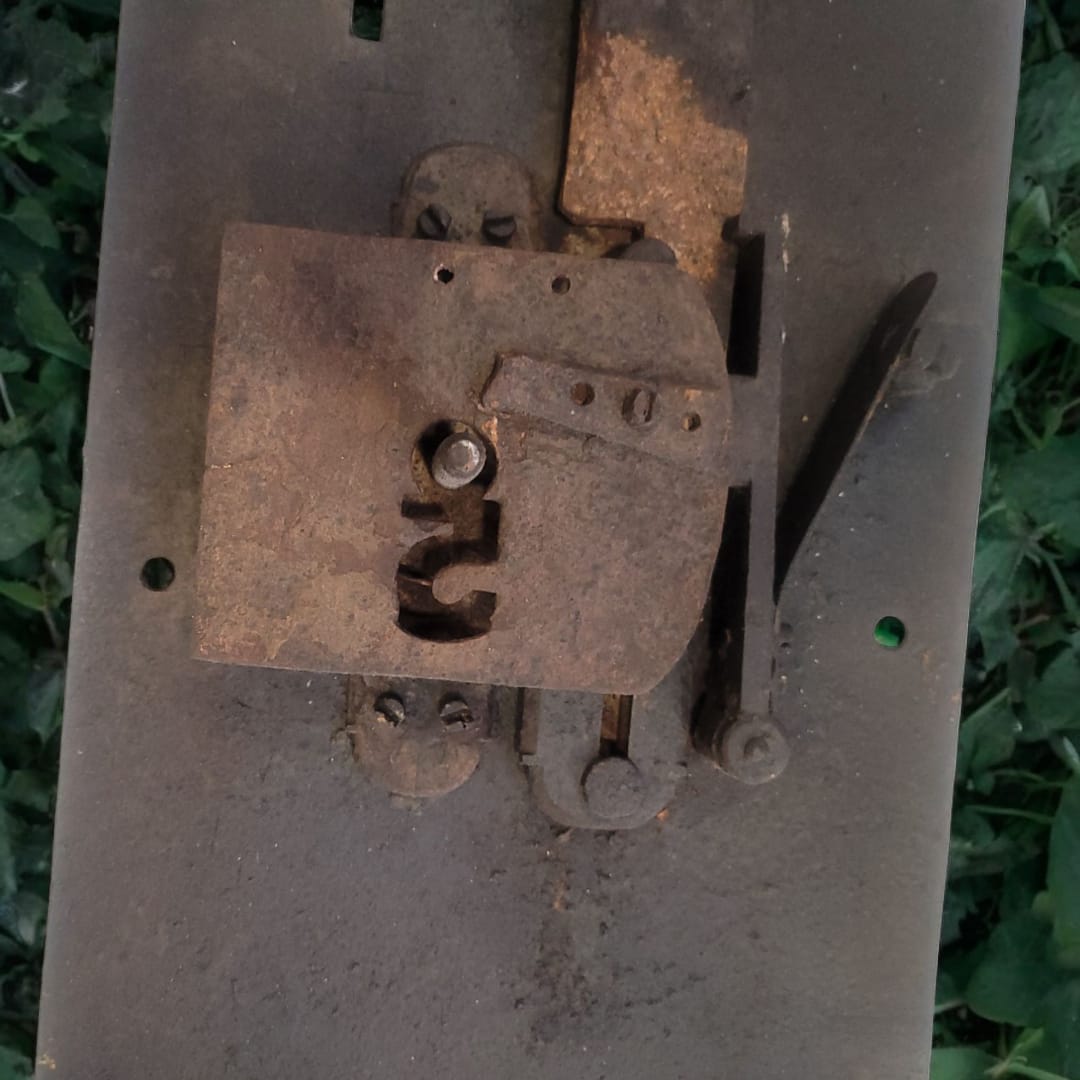 Cerradura antigua de forja sin llave Nº5 pieza única - Cositas Antiguas – La Guadaña, Anticuarios Online en Jerez , vender antigüedades, muebles antiguos
