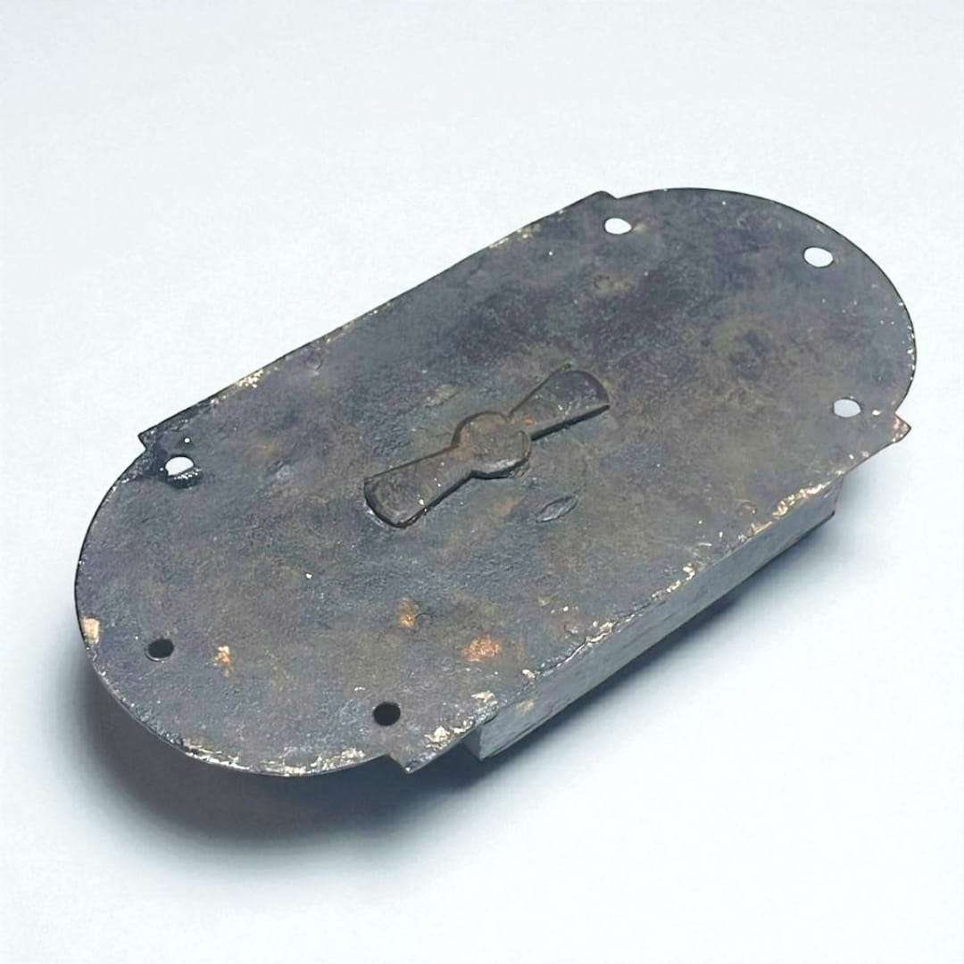 Cerradura antigua de hierro rústica y decorativa - Cositas Antiguas – La Guadaña, Anticuarios Online en Jerez , vender antigüedades, muebles antiguos