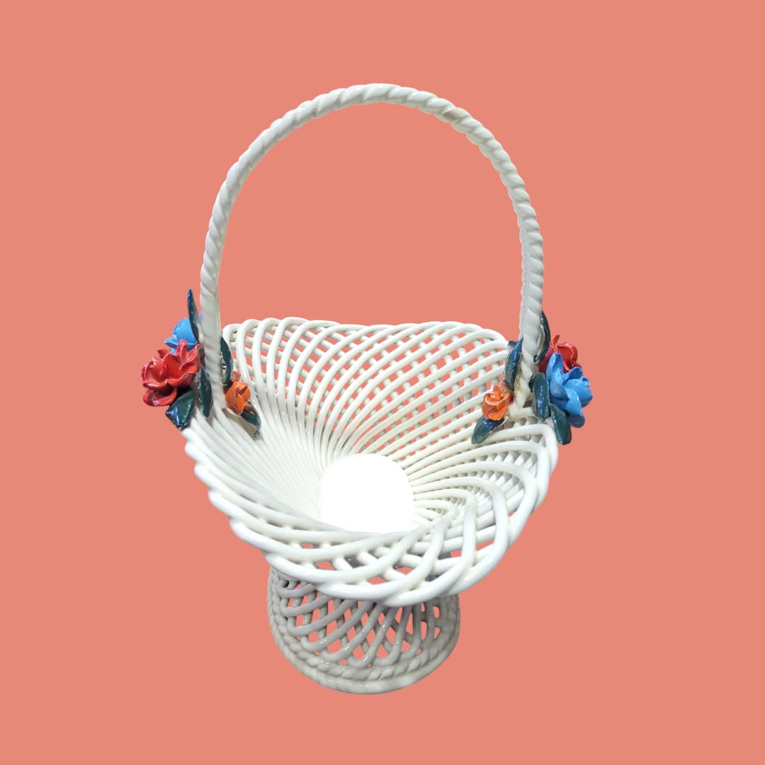 Cesta de Manises – Belleza Artesanal para Decoración - Cositas Antiguas – La Guadaña, Anticuarios Online en Jerez , vender antigüedades, muebles antiguos