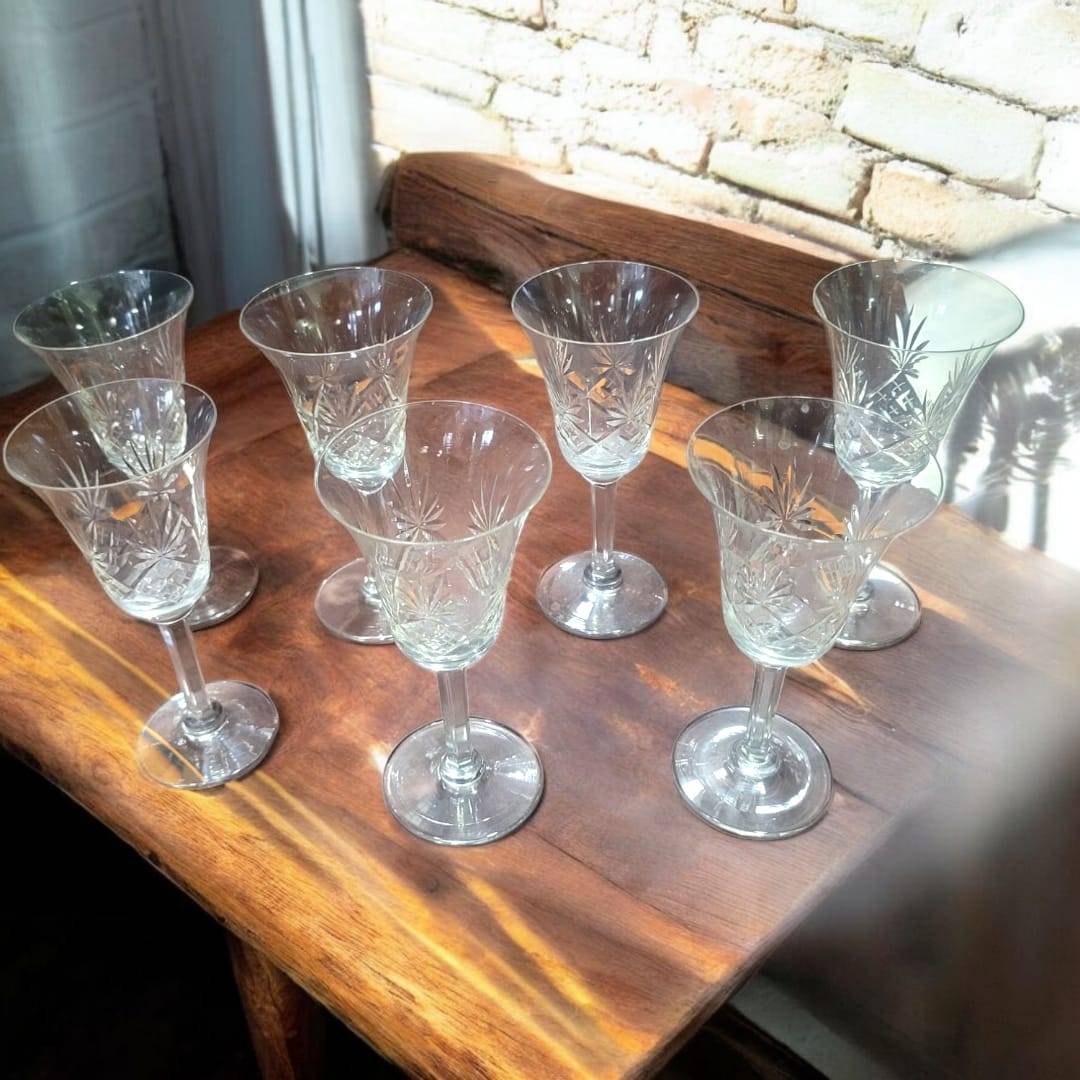 Copas de Cristal de Bohemia talladas - Elegancia y Tradición - Cositas Antiguas – La Guadaña, Anticuarios Online en Jerez , vender antigüedades, muebles antiguos